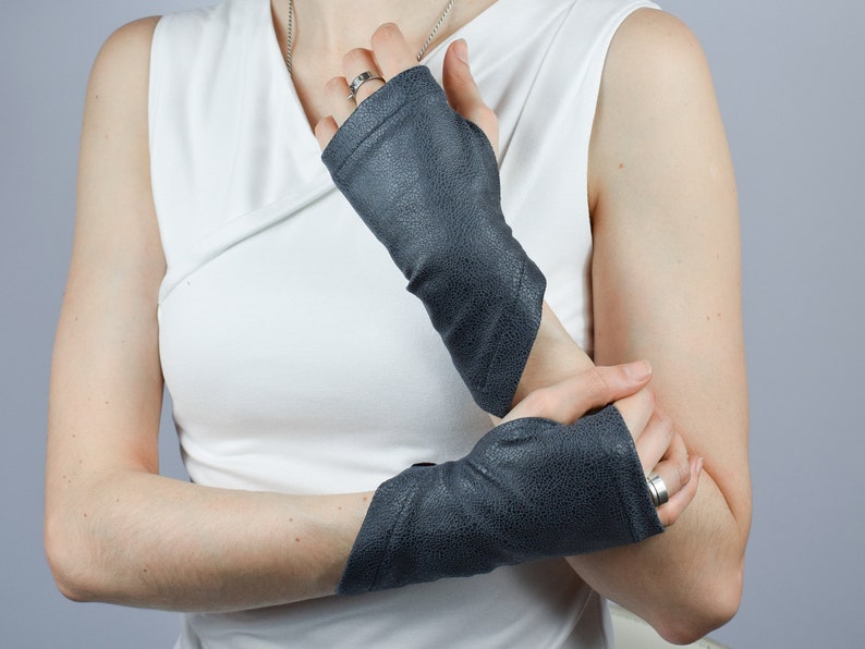 Unisex Fingerless Leather Gloves with Soft Velvet Lining