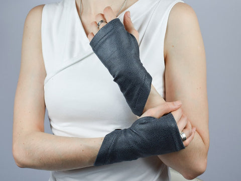 Unisex Fingerless Leather Gloves with Soft Velvet Lining