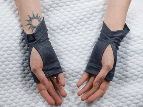 Unisex Fingerless Leather Gloves with Soft Velvet Lining