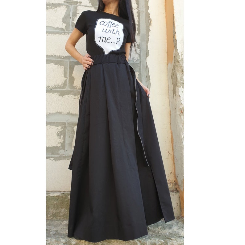 Long Flow Skirt with Pockets & Zipper – Soft Stretch Fabric, Wide Elastic Waist