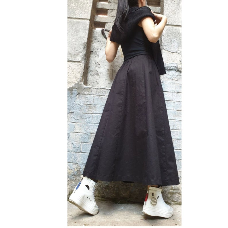 Gabardine Skirt with Metal Zipper & Wide Elastic Waist – Casual or Formal